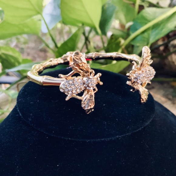 Lilly Pulitzer Bracelet NWT Sparkling BUMBLE BEE GOLD CRYSTAL ⭐️Bamboo HINGE - Picture 14 of 14